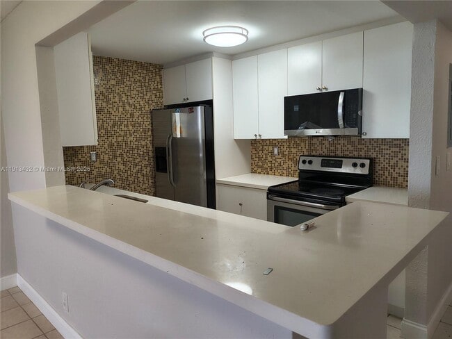 Primary Photo - 9143 SW 77th Ave