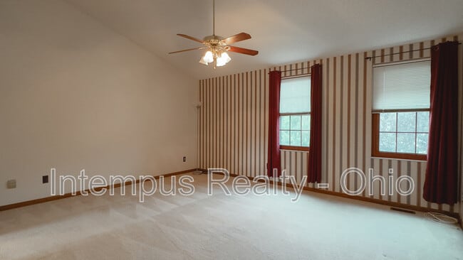 Building Photo - 370 Glenside Ln