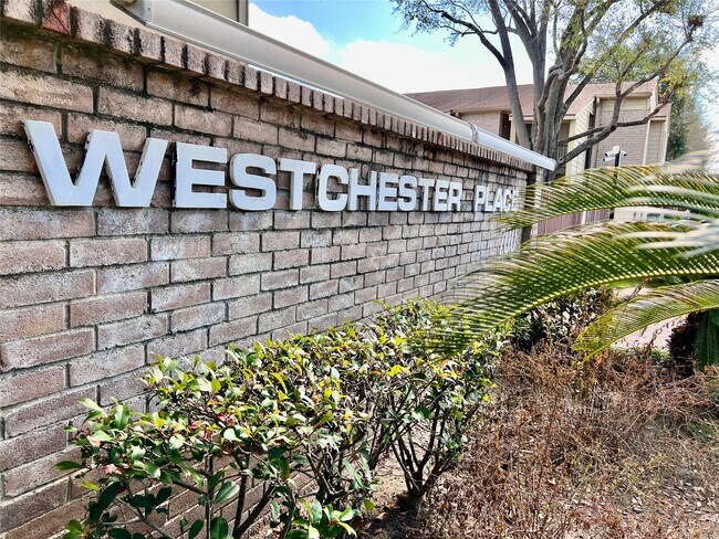 Building Photo - 700 Thicket Ln