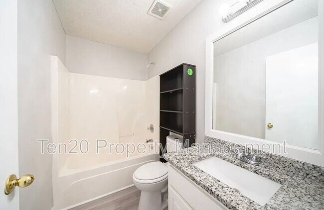 Building Photo - 3007 Longmont Ln