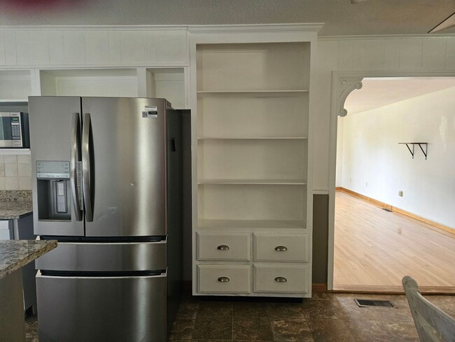 Building Photo - Madisonvile 37354 - 3 bedroom 2 bath - call Karen Robertson  865-454-7626