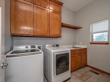 Building Photo - 204 S Riverside Dr