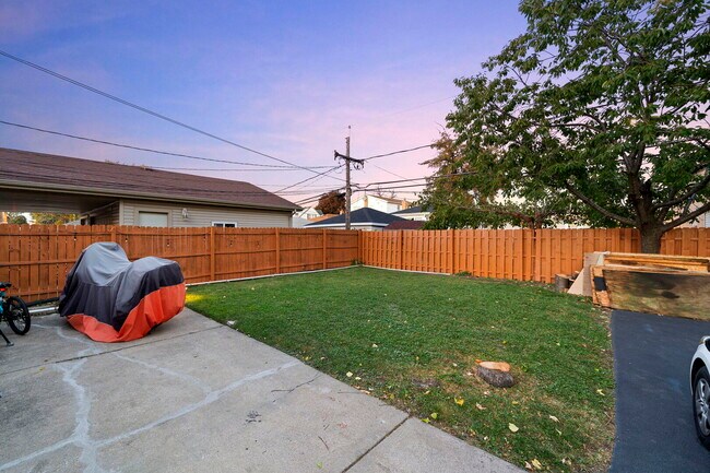 Building Photo - 1941 N 19th Ave