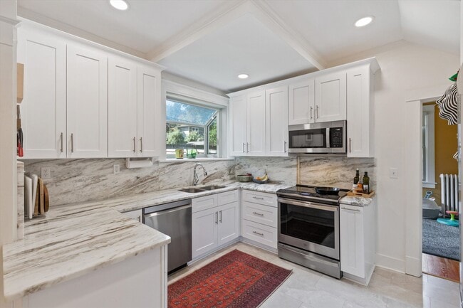 Building Photo - 1621 Linden Ave