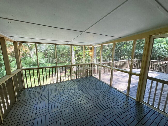 Building Photo - 383 Springdale Dr NE