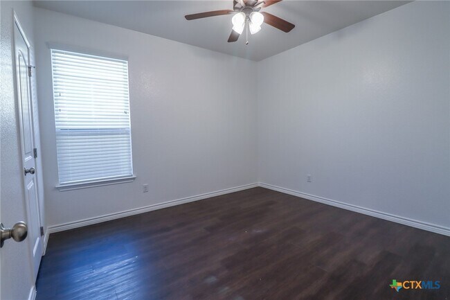 Building Photo - 5005 Rose Gdn Lp