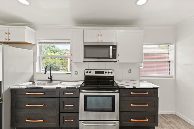 Building Photo - 1605 E 29th Ave