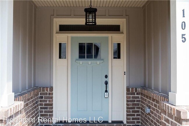 Building Photo - 3 br, 3 bath House - 105 Beckham Dr