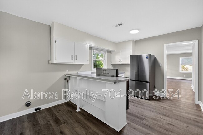 Building Photo - 2322 Belfast Dr