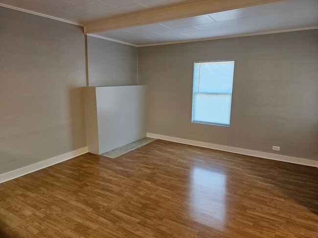 Building Photo - 2112 3rd St