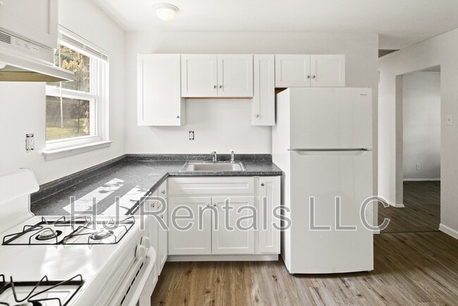 Building Photo - 1738 Bradshaw Dr