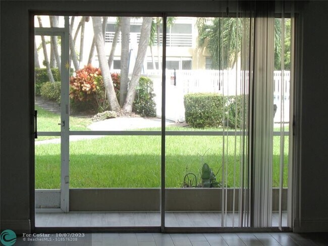 Building Photo - 4200 Crystal Lake Dr