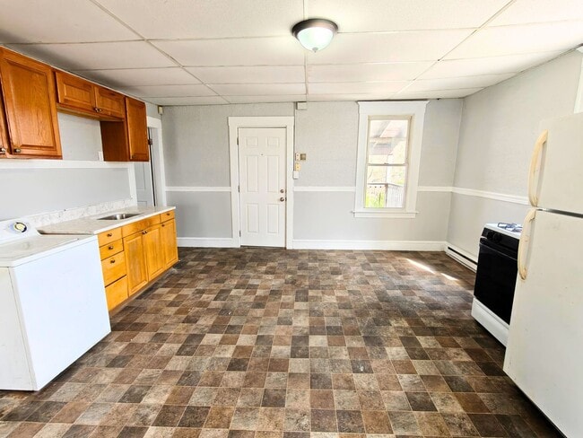 Building Photo - 21 Dale St