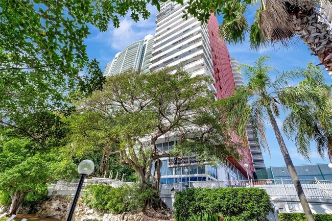 Building Photo - 1627 Brickell Ave