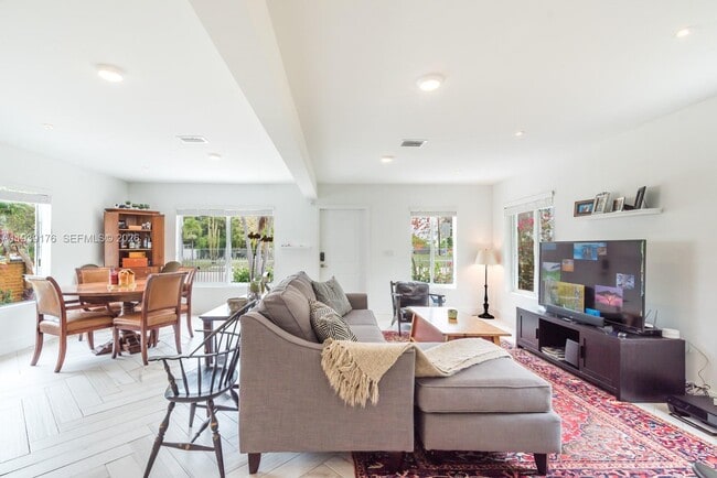 Building Photo - 44 NW 40th St