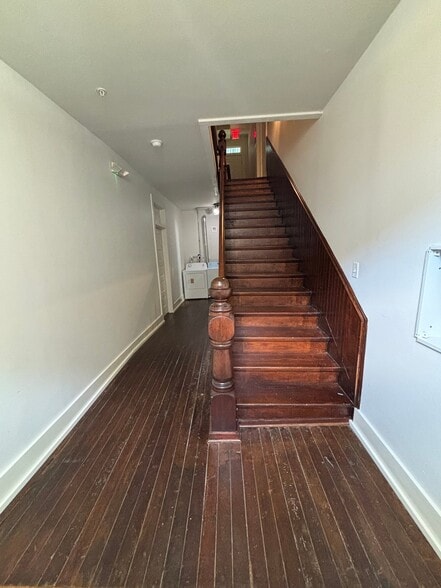 Building Photo - 133 Carlton Terrace
