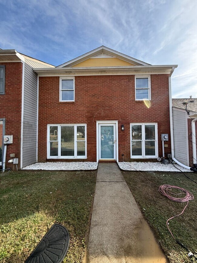 Building Photo - Newly Renovated Townhome 2 Bedroom - 2.5 Bathrooms