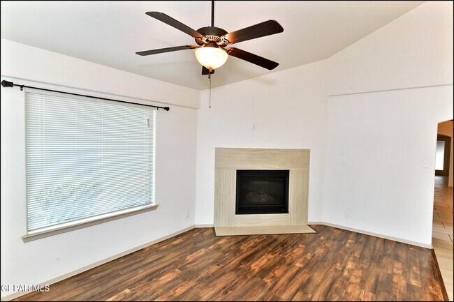 Building Photo - 5005 Moon Ranch Ln