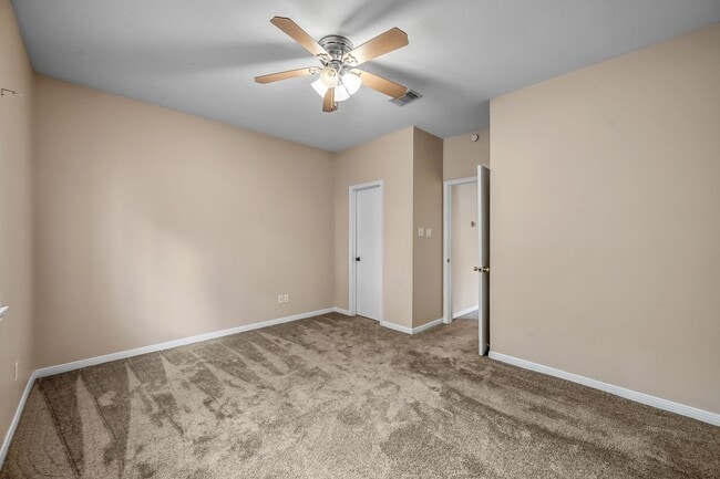 Building Photo - Cozy 2 bedroom in great neighborhood