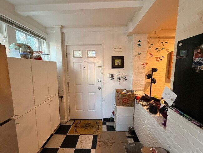 Building Photo - 69 Seaverns Ave