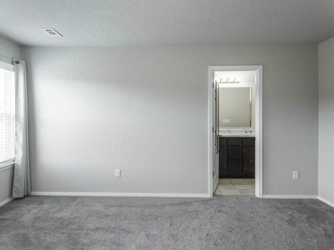 Building Photo - 4301 SW Lenox Ave