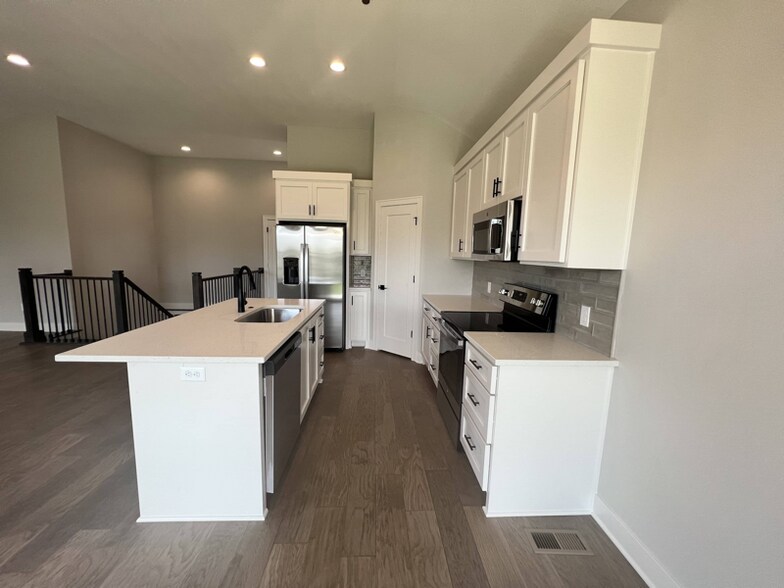 Building Photo - 1299 SW Heartwood Dr