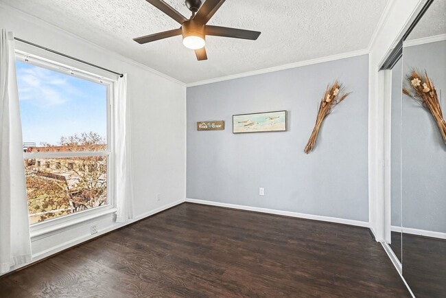 Building Photo - 307 Yacht Club Ln