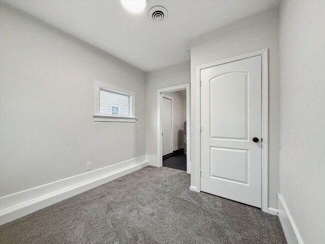 Building Photo - Renovated home in Heart of Hampton Roads