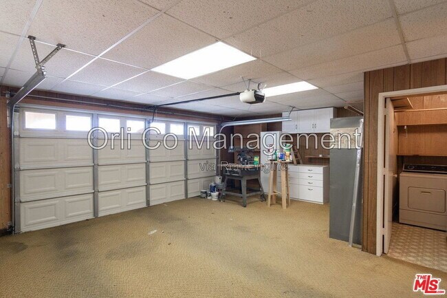Building Photo - 10056 Mason Ave