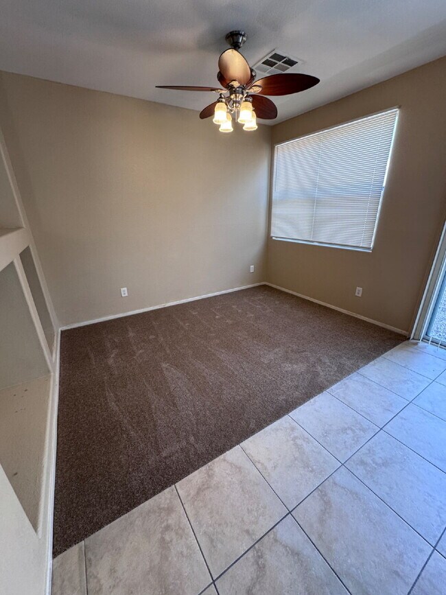 Building Photo - 3 bd 2.5 bath with LOFT