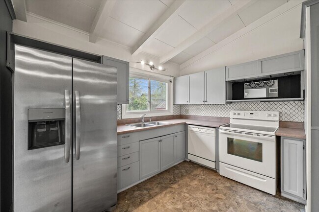 Building Photo - 4603 S Willis Ave