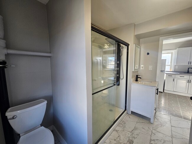 Building Photo - 370 Bruce Ave