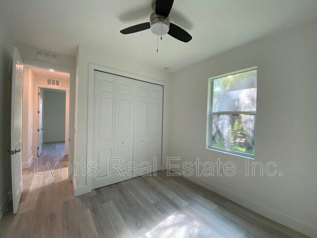 Building Photo - 2635 Starview Ave