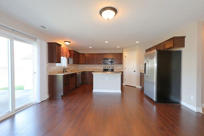 Building Photo - Beautiful 3 Bedroom House in Quiet Auburn ...