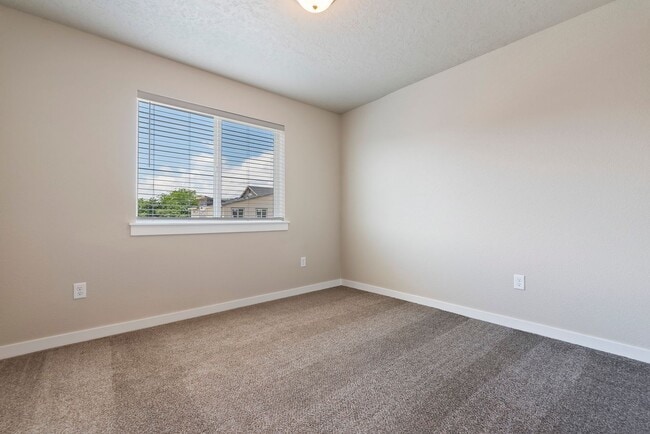 Building Photo - Can't miss Luxury New Townhome in West Bench!
