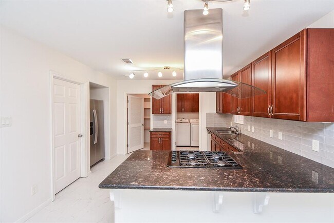 Building Photo - 9806 Larston St