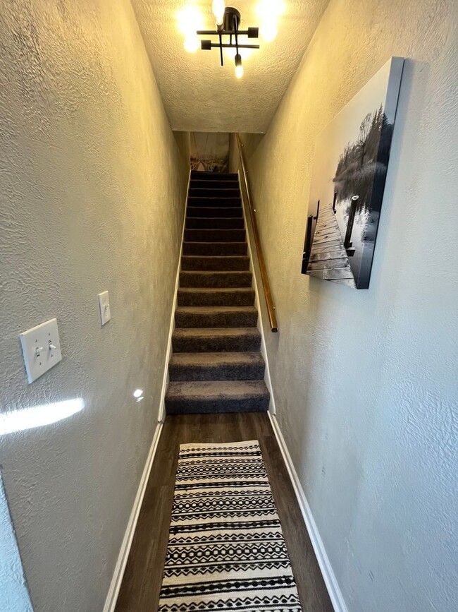 Building Photo - North Shore - 4 BR, 2 Bath with High-End K...