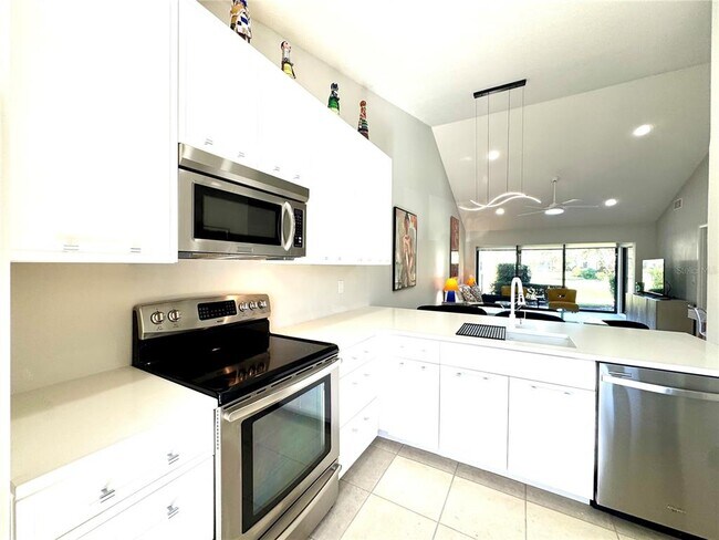 Building Photo - 5222 Myrtle Wood