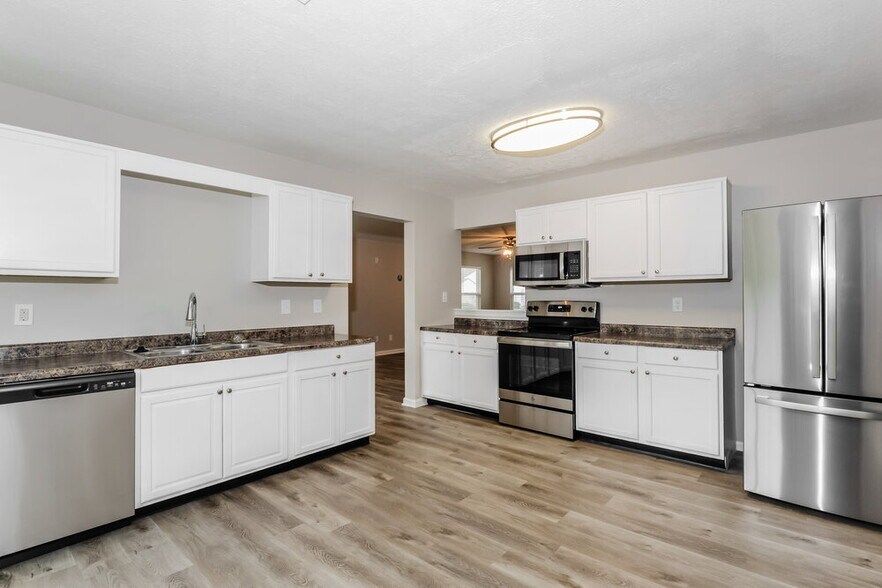 Building Photo - 56 Knoll Ln