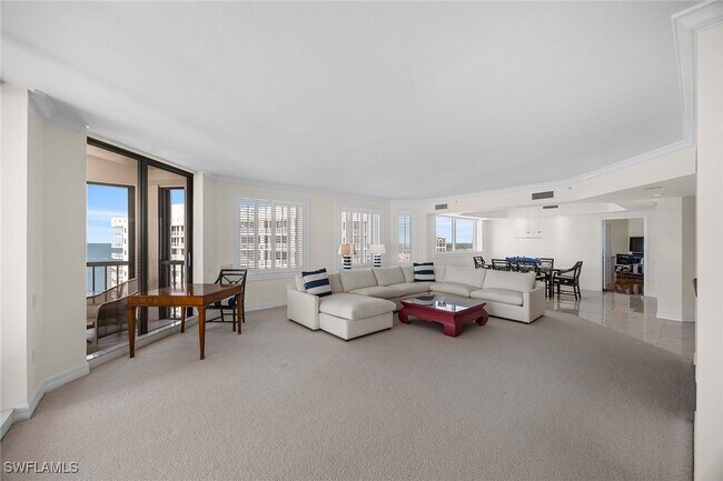 Building Photo - 8171 Bay Colony Dr