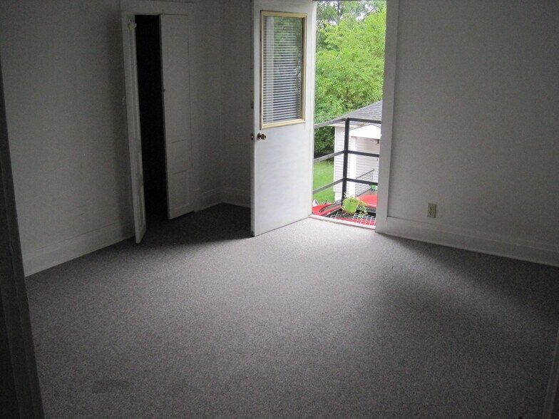 Building Photo - 1515 E Madison St