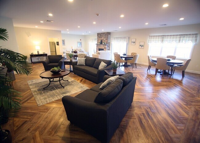 Building Photo - 2 Regency Village Way