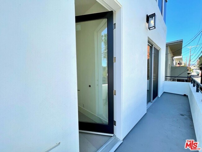 Building Photo - 822 Pacific Ave