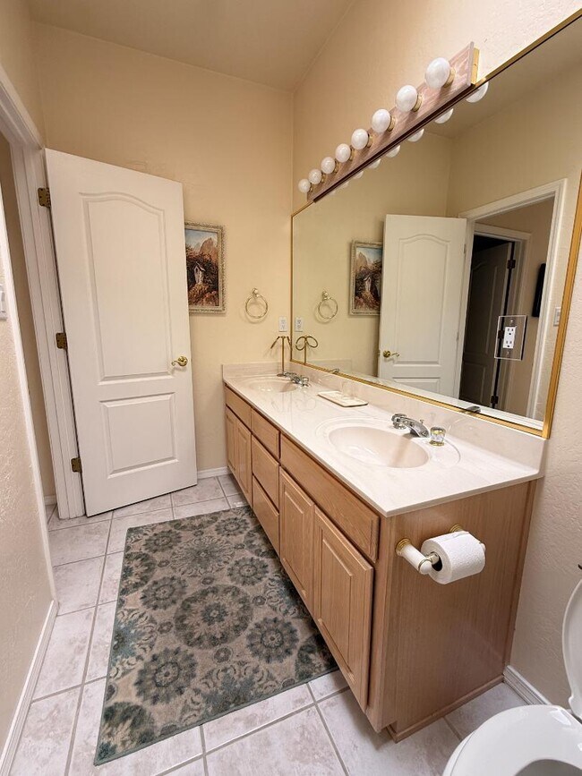 Building Photo - 711 Tramway Pl NE