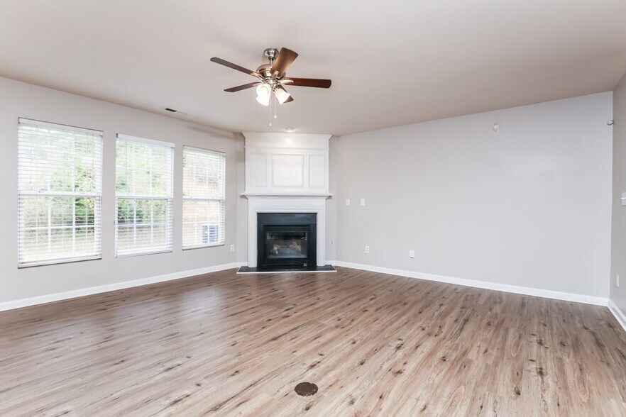 Building Photo - 2043 Swimming Hole Cir