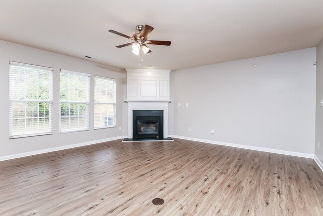 Building Photo - 2043 Swimming Hole Cir