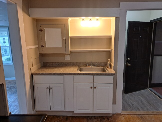 Building Photo - 35 Pine St