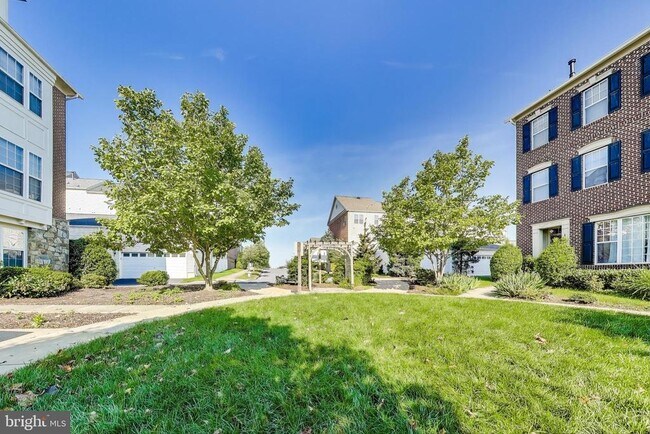 Building Photo - 12804 Short Hills Dr