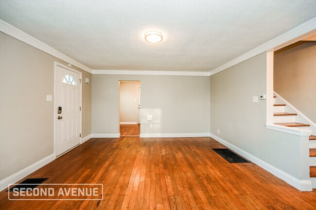 Building Photo - 5589 Raceview Ave