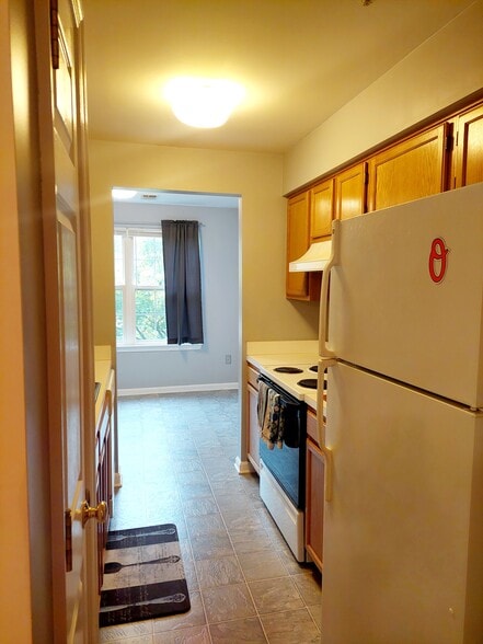 Building Photo - 3800 Sunnyfield Ct
